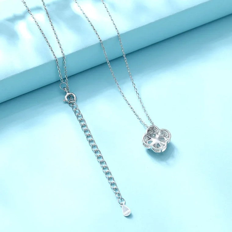 DIAMOND CLOVER Necklace