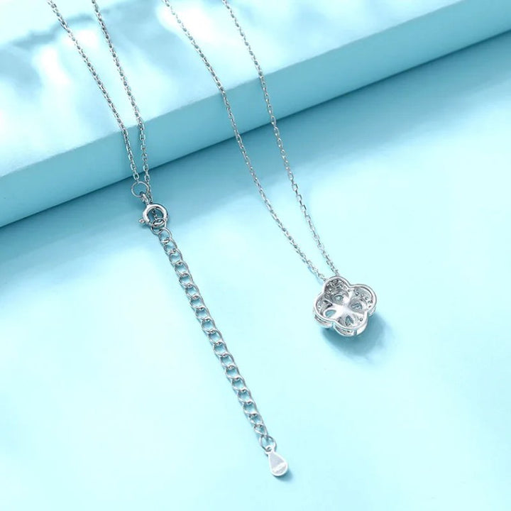 DIAMOND CLOVER Necklace