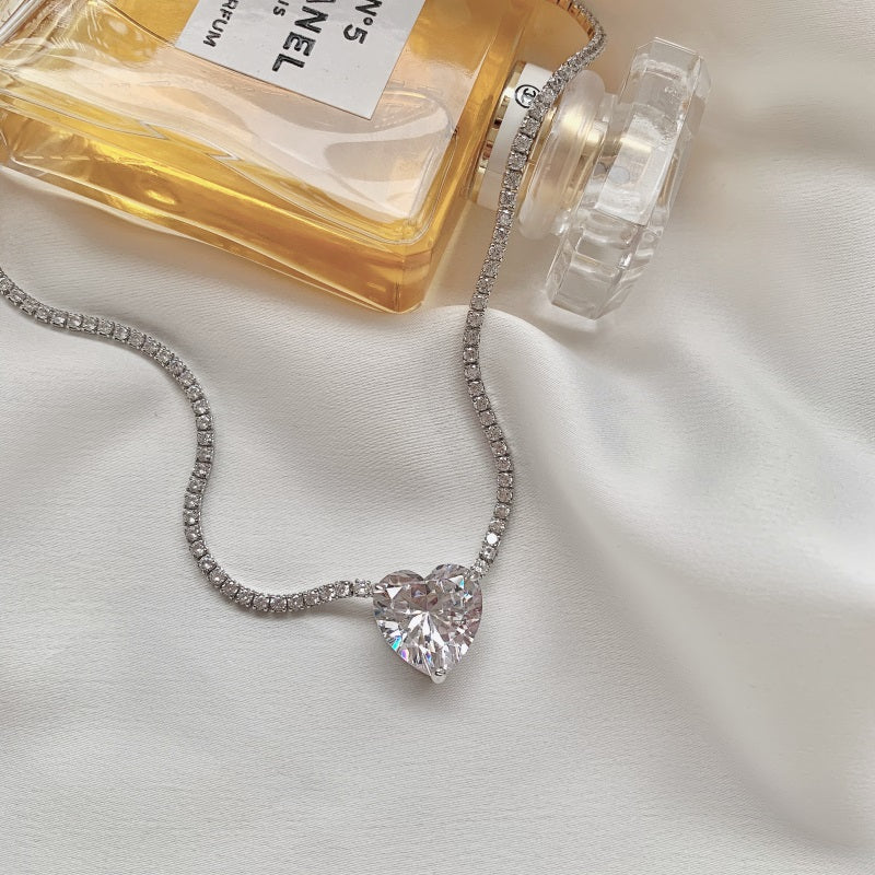 (WHITE) HEART OF LOVE Necklace