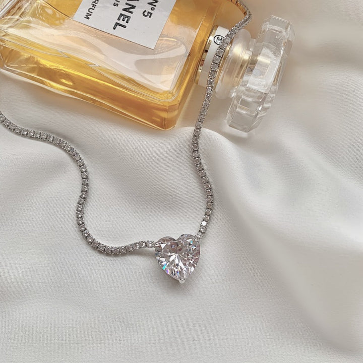 (WHITE) HEART OF LOVE Necklace