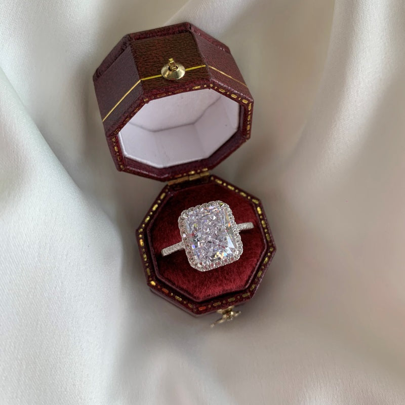 ICY QUEEN Ring