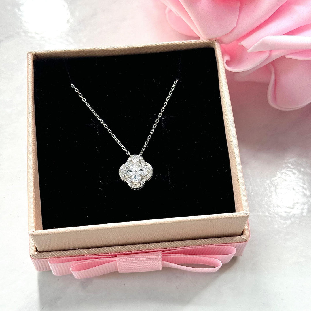DIAMOND CLOVER Necklace