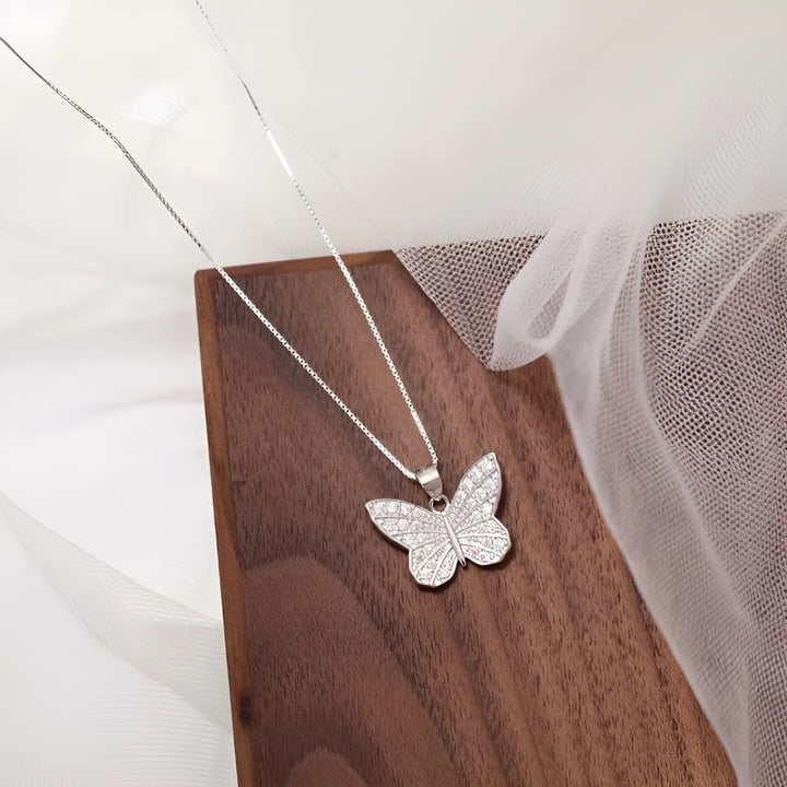DELICATE BUTTERFLY Necklace