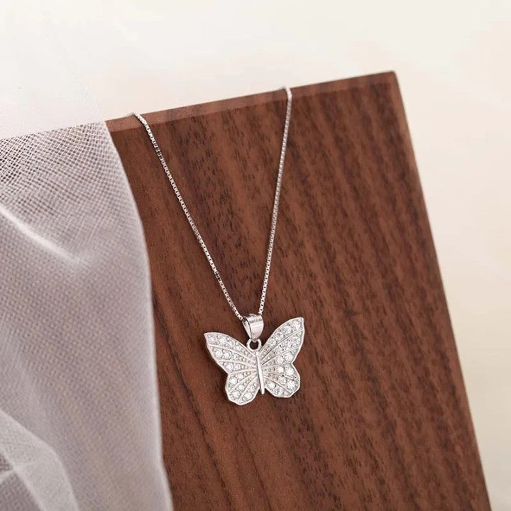 DELICATE BUTTERFLY Necklace