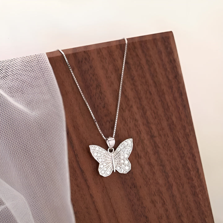 DELICATE BUTTERFLY Necklace