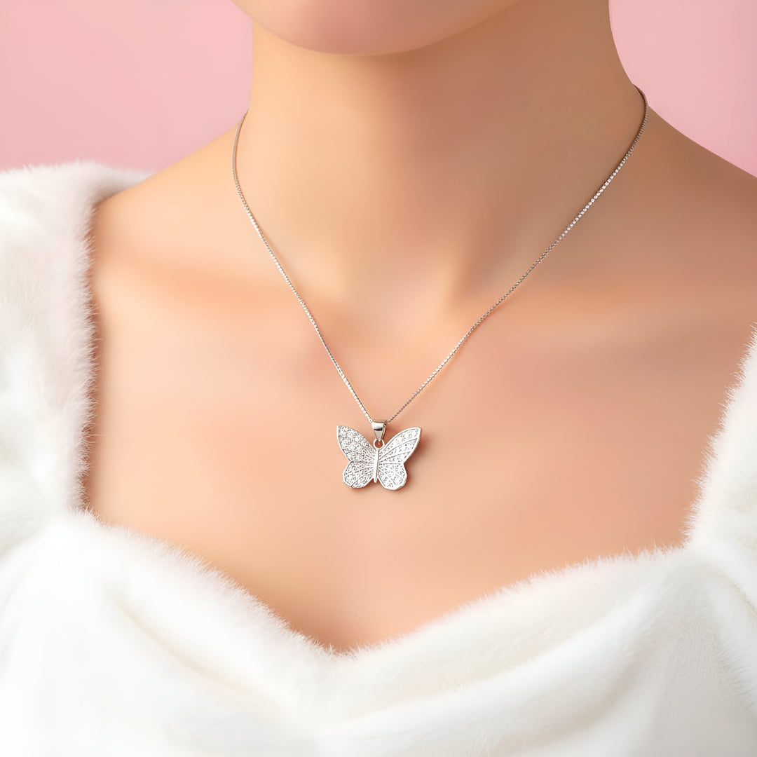 DELICATE BUTTERFLY Necklace