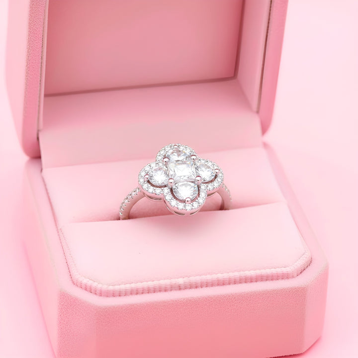 (WHITE) EUPHORIA CLOVER Ring