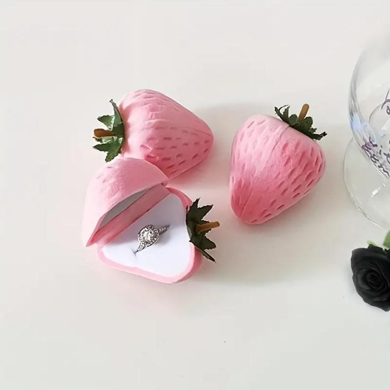 PINK STRAWBERRY RING BOX