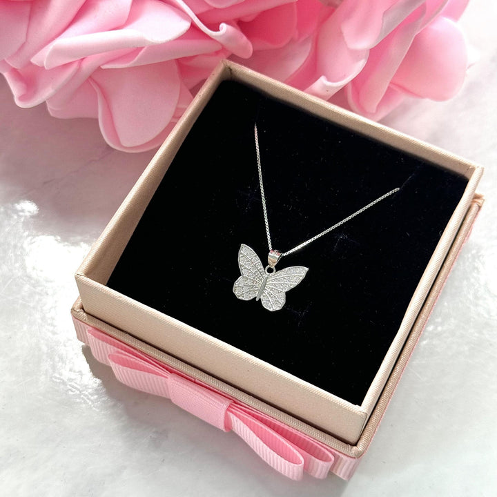 DELICATE BUTTERFLY Necklace